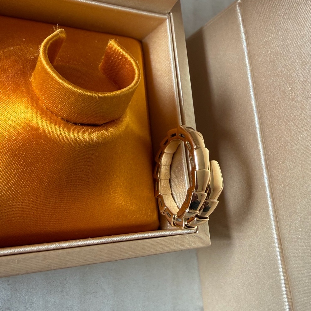 Bvlgari Serpenti Viper18k Yellow Gold Wrap Ring
USsize of approximately3.5to4.25 - Picture 9 of 16